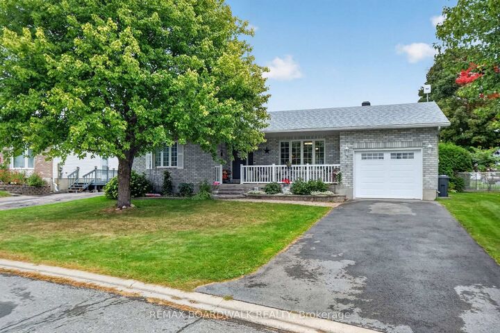 Property Photo: 2762 Julie Street ON K4K 1M2