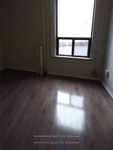 Property Photo:  2863 Dundas Street W #3  ON M6P 1Y9 