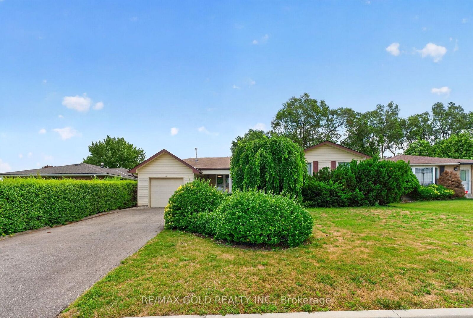 Property Photo:  18 Esplanade Road  ON L6T 2C7 