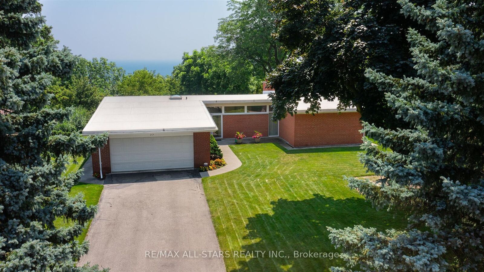 Property Photo:  59 Hill Crescent  ON M1M 1J3 