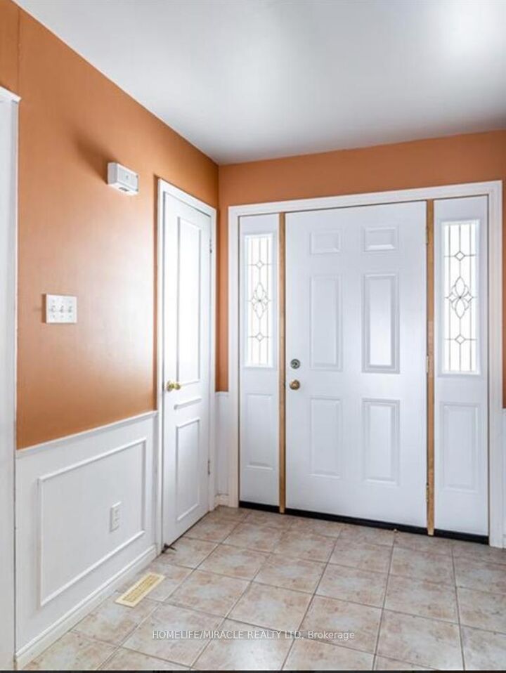 Property Photo: 669 Osgoode Drive 12 ON N6E 2C7