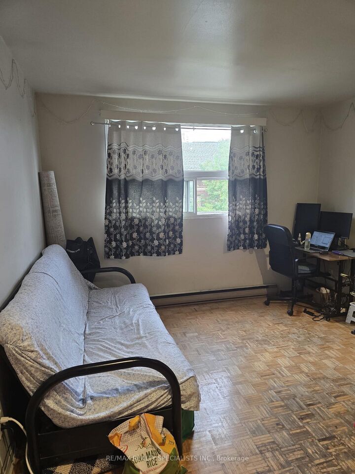 Property Photo:  1087 Bloor Street W 305  ON M6H 1M5 