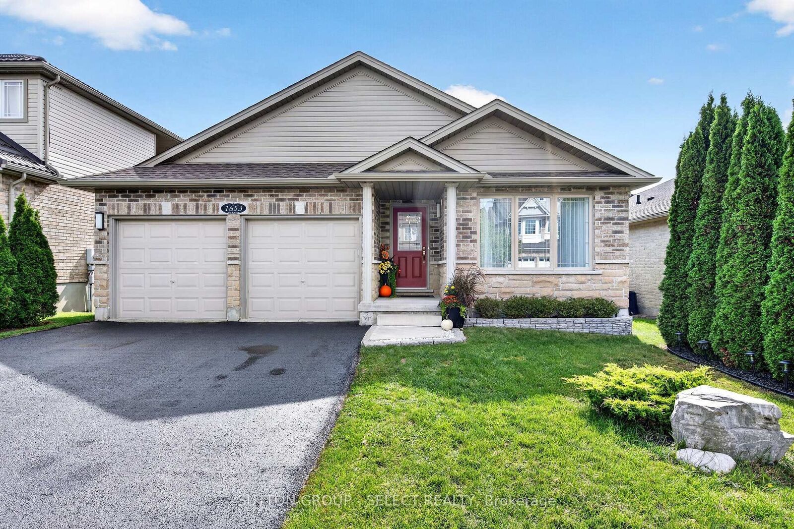 Property Photo:  1653 Cedarcreek Crescent  ON N5X 0C8 