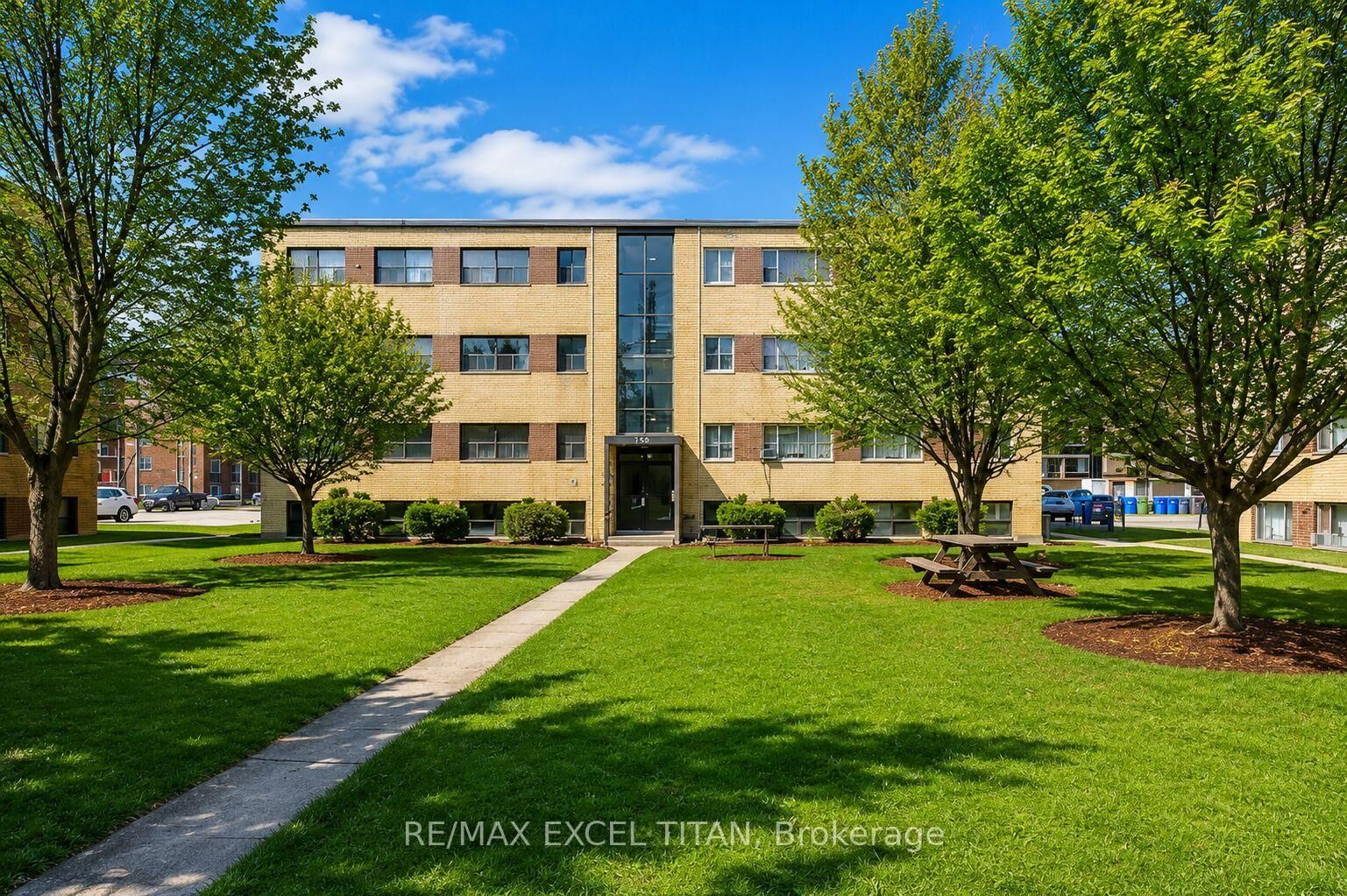 Property Photo:  799 Robinson Street 3  ON L7R 2L4 