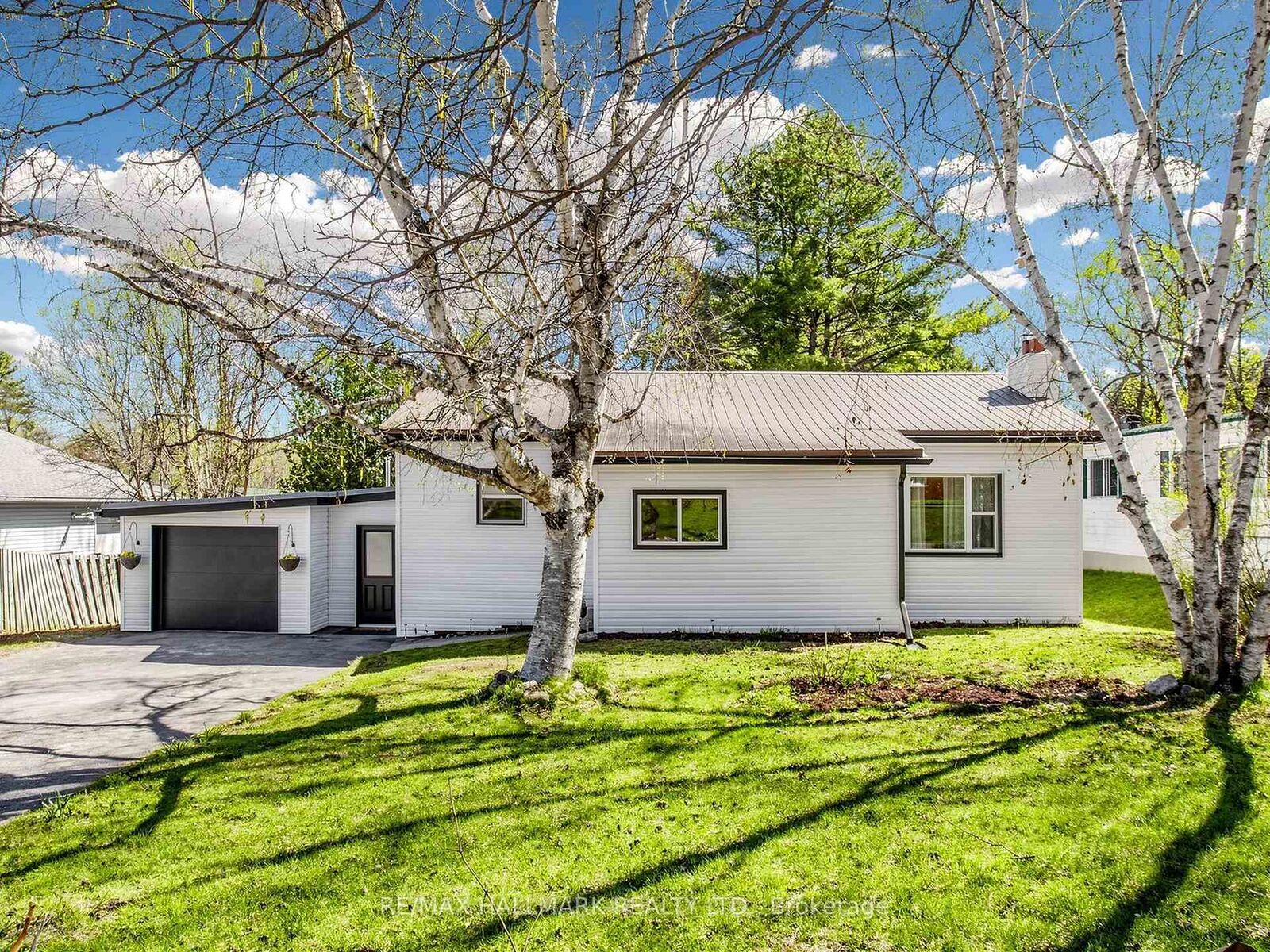 Property Photo:  19 Ludlow Street  ON L4R 4B7 