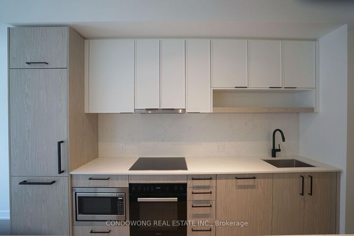 Property Photo: 91 Montclair Avenue 502 ON M5P 0B1