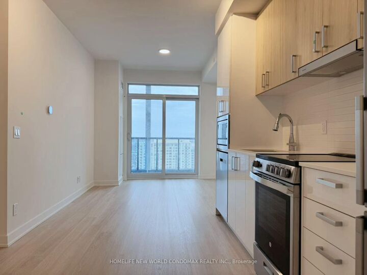 Property Photo:  30 Upper Mall Way 2006  ON L4J 4P8 