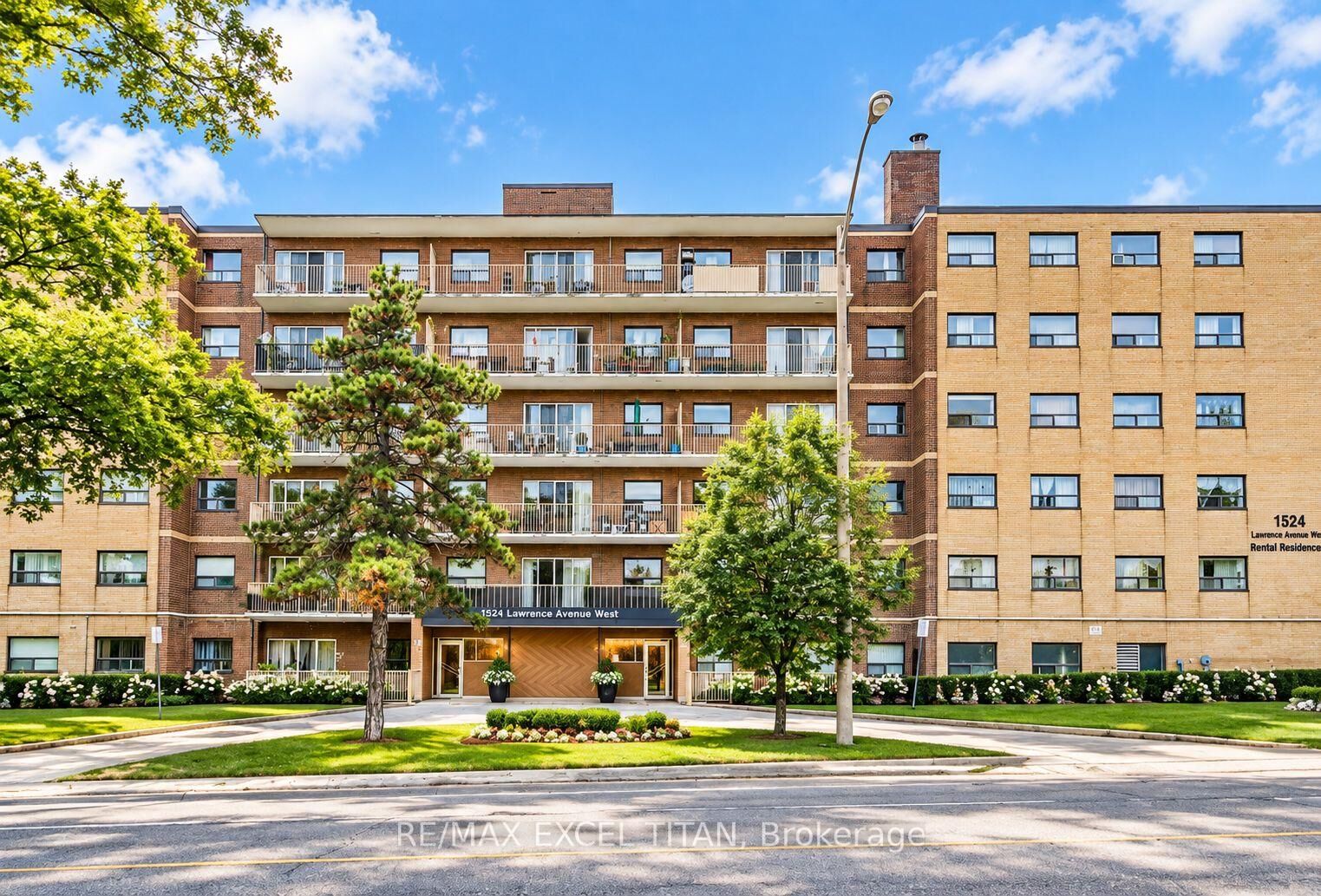 Property Photo:  1524 Lawrence Avenue W 104  ON M6L 1B7 