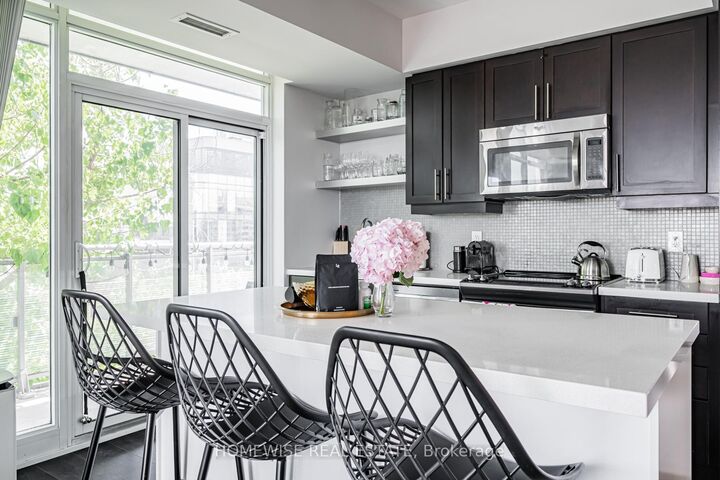 Property Photo: 525 Adelaide Street W Lph12 ON M5V 1T6