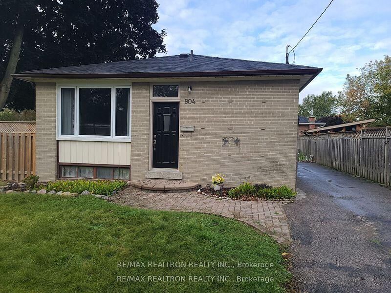 Property Photo:  904 Donovan Crescent  ON L1N 3G3 