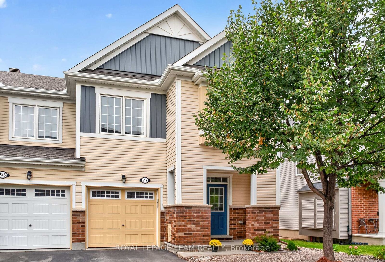 Property Photo:  517 Foxlight Circle  ON K2M 0L8 