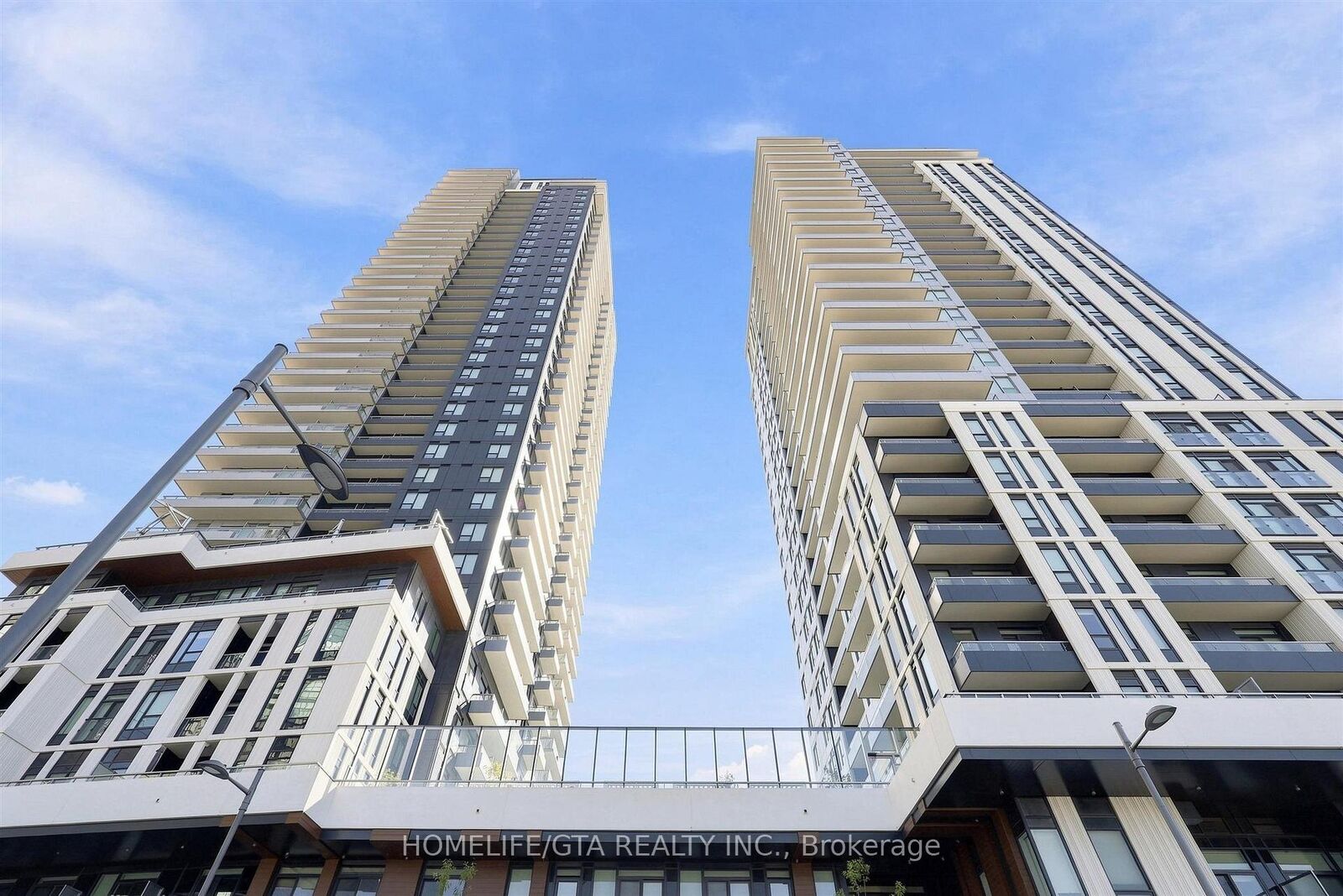 Property Photo:  5 Meadowvale Road 212  ON L4K 0C7 