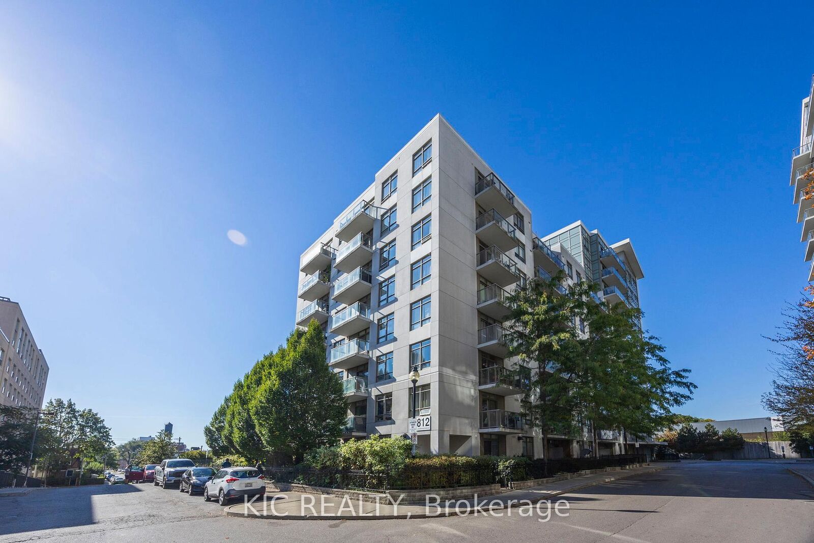 Property Photo: 812 Lansdowne Avenue 901 ON M6H 4K5