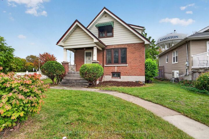Property Photo:  27 Drayton Avenue  ON K7K 4X5 