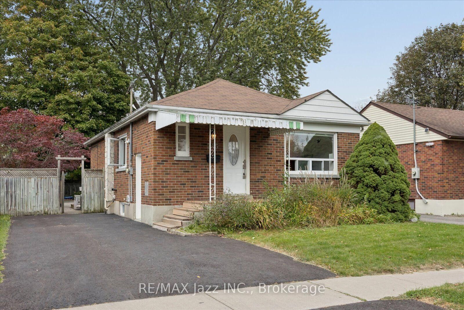 Property Photo: 315 Cadillac Avenue S ON L1H 5Z9