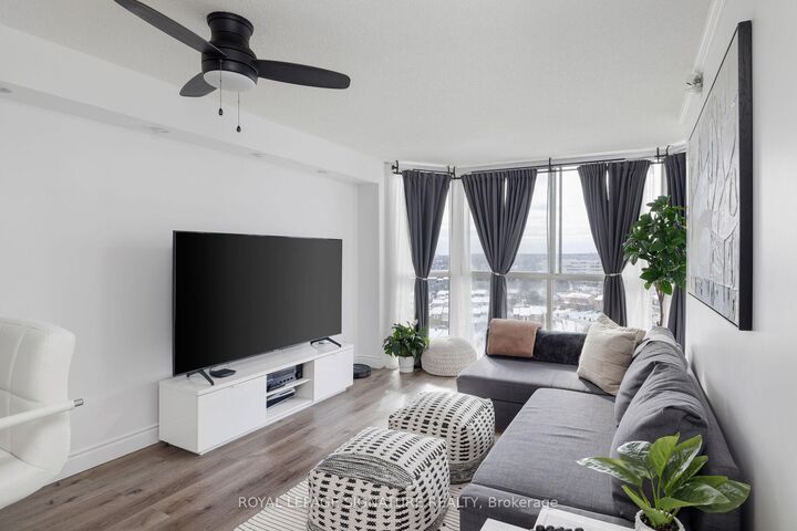 Property Photo:  880 Dundas Street W 909  ON L5C 4H3 