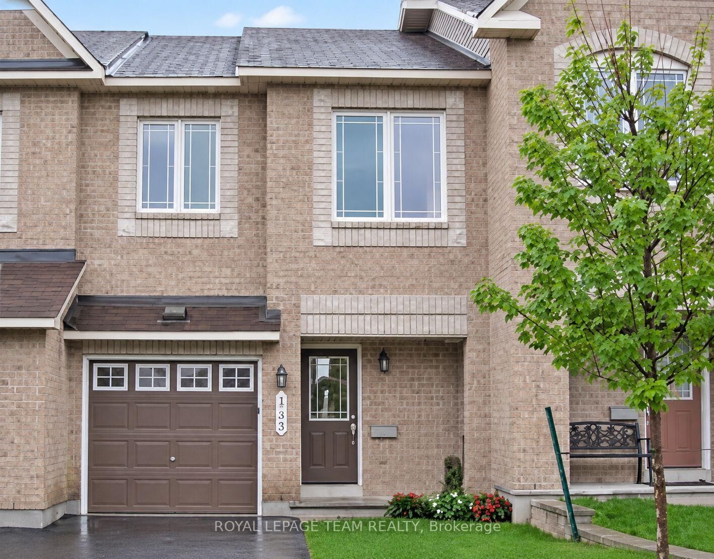 Property Photo: 133 Forestbrook Street ON K2K 0A8