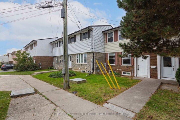 Property Photo:  973 Oakview Avenue 61  ON K7M 6W9 
