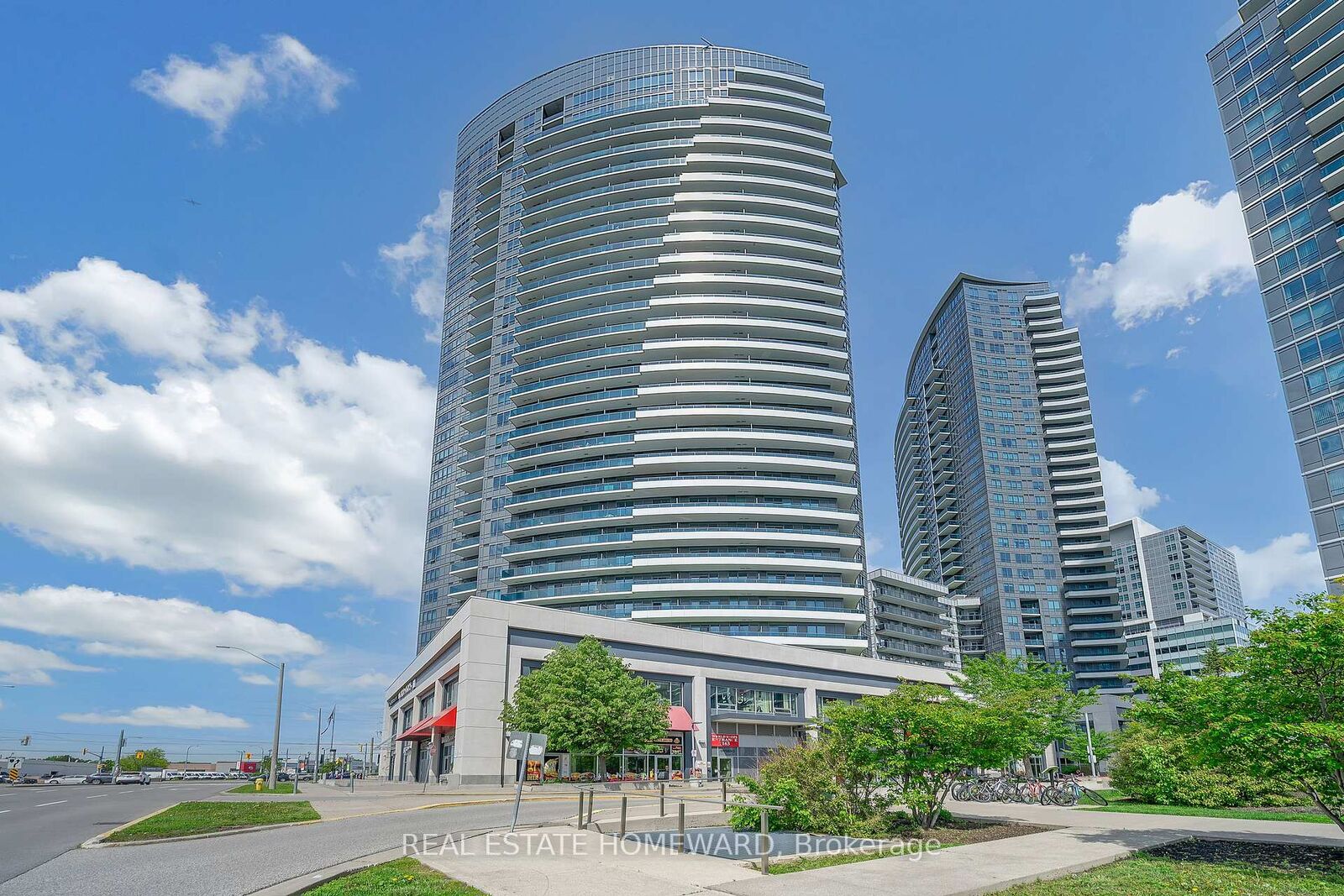 Property Photo:  7161 Yonge Street 1525  ON L3T 0C8 