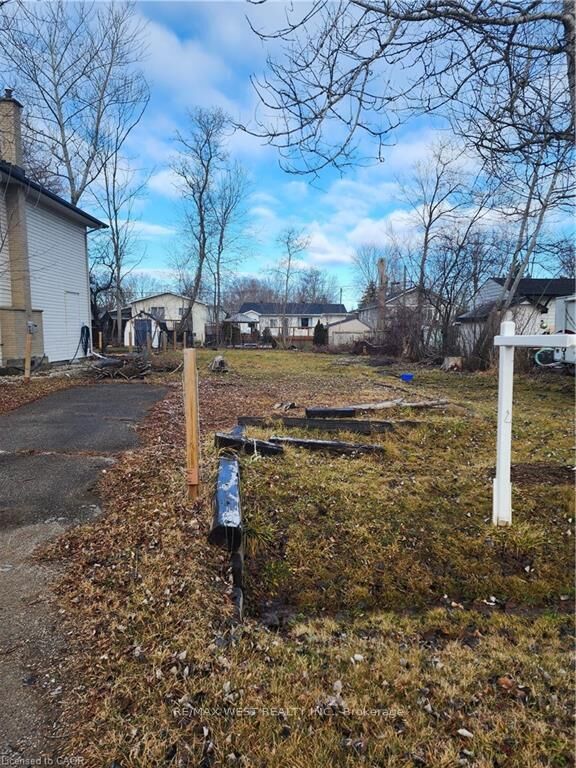 Property Photo:  310 Terrace Drive  ON L4P 2Y8 