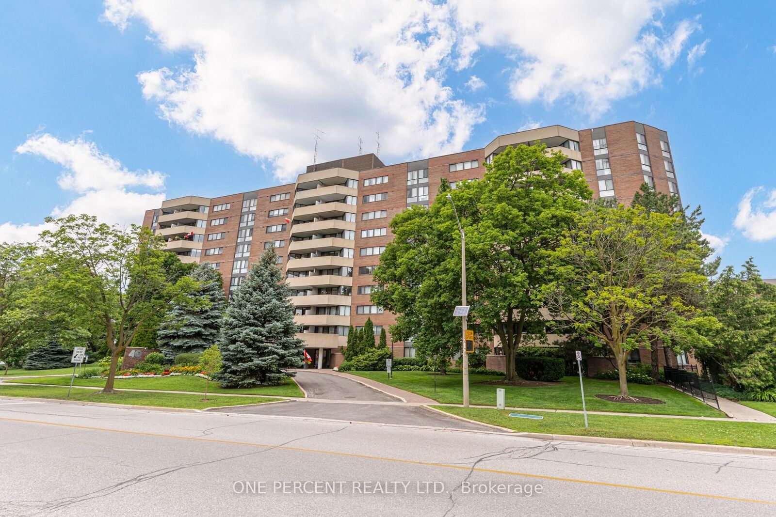 Property Photo:  40 Baif Boulevard 302  ON L4C 5M9 