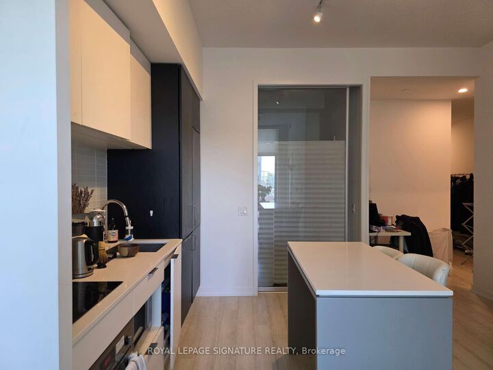 Property Photo:  33 Helendale Avenue 421  ON M4R 0A4 