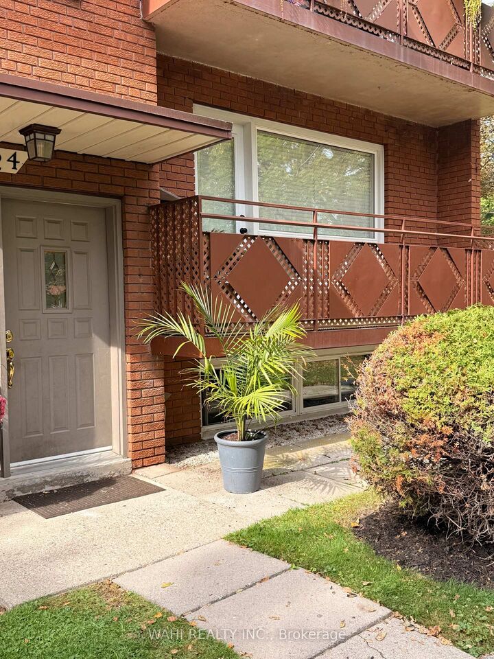 Property Photo:  24 Lloyd George Avenue Unit 2  ON M8W 3W4 