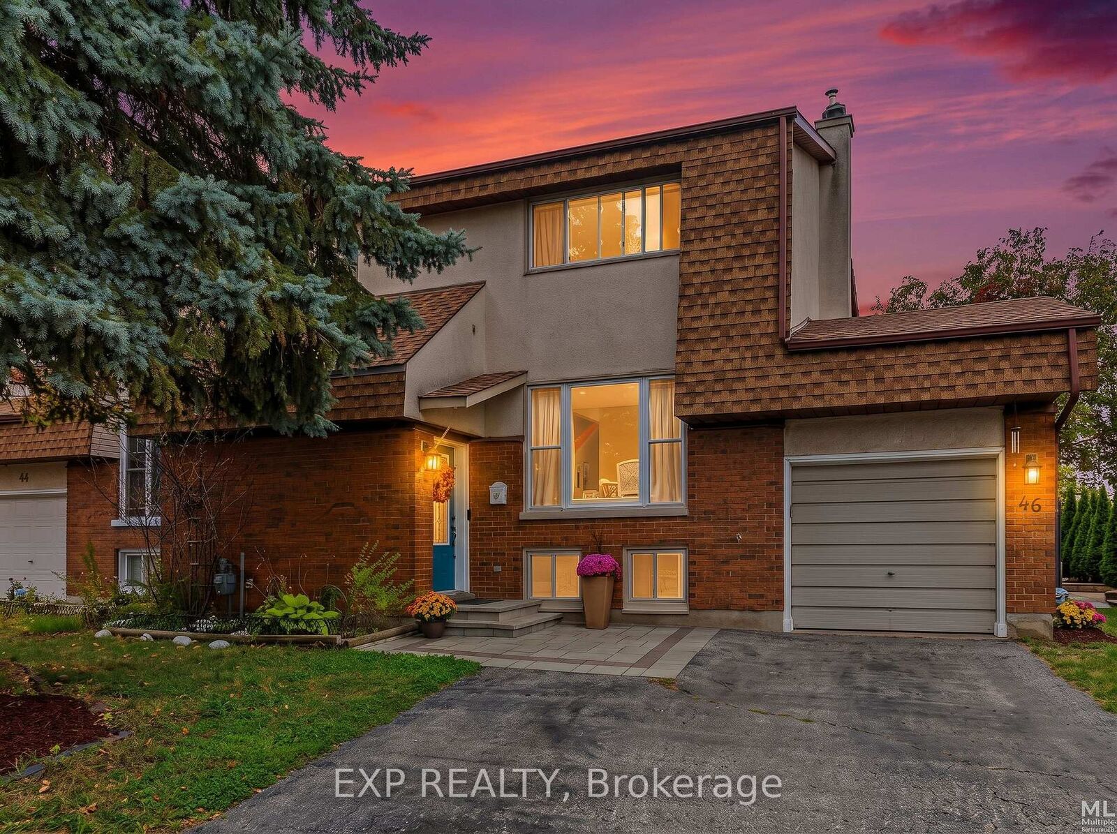 Property Photo: 46 Westcliffe Street ON K2H 7X4