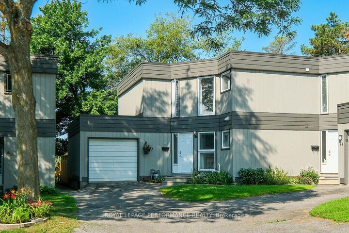 Property Photo:  42 Compata Way 28  ON K1B 4W9 