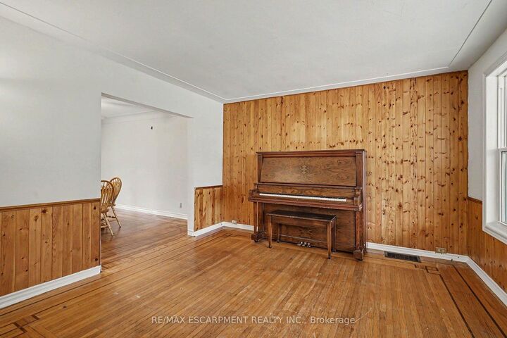 Property Photo:  146 Belmont Avenue  ON L8L 7M3 