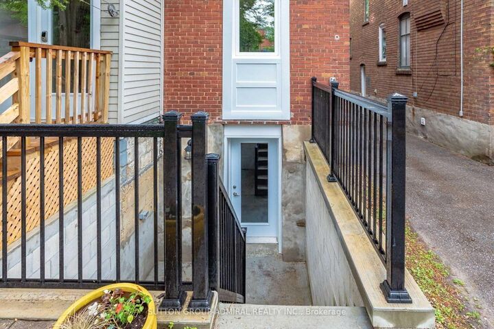 Property Photo:  278 Armadale Avenue Bsmnt  ON M6S 3X4 