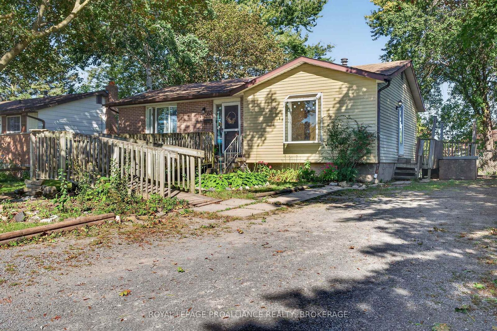 Property Photo:  685 Willis Street  ON K7M 6J5 