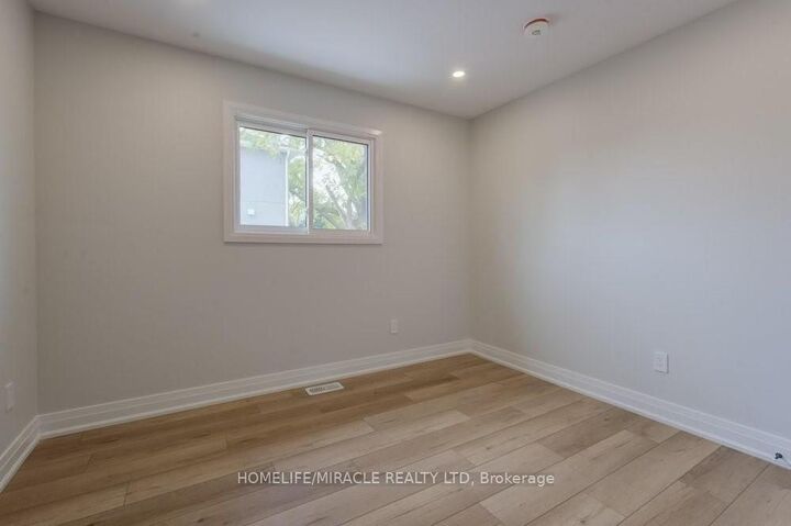 Property Photo:  160 Weber Street W Upper  ON N2H 4A4 