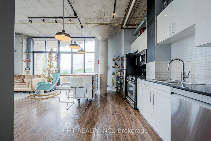 Property Photo:  369 Sorauren Avenue 311  ON M6R 3C2 