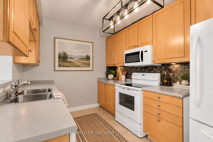 Property Photo:  1 Belvedere Court 405  ON L6V 4M6 