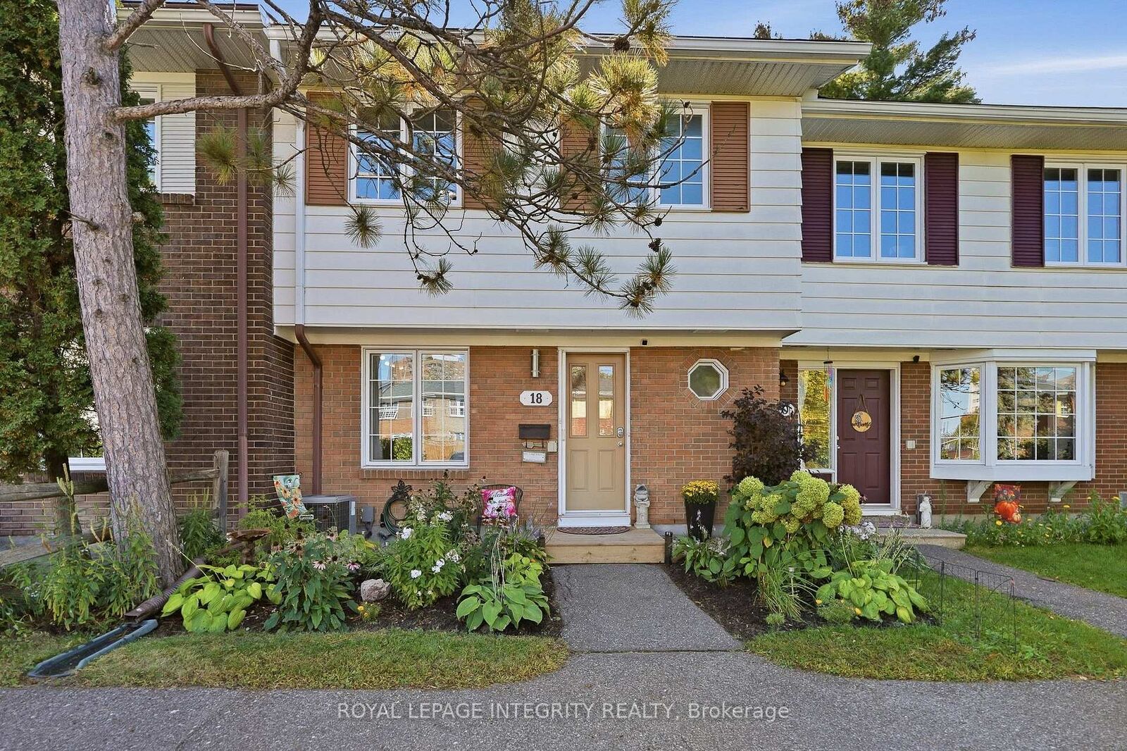 Property Photo:  18 Greenbank Road S 18  ON K2H 5T9 
