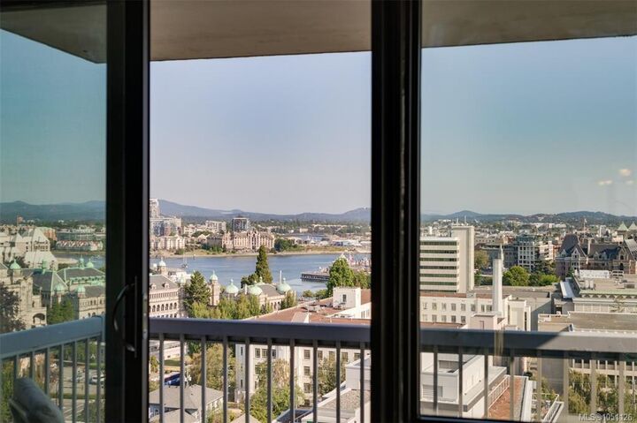 Property Photo:  647 Michigan St #1803  BC V8V 1S9 