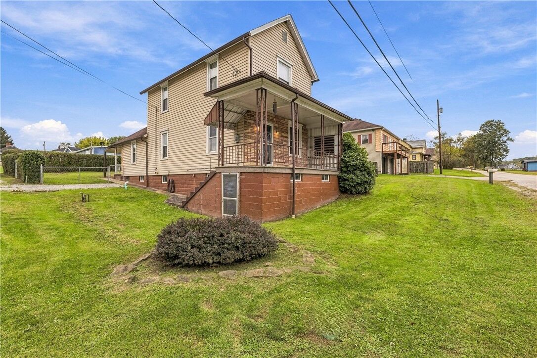 Property Photo:  701 Washington Avenue  PA 15417 