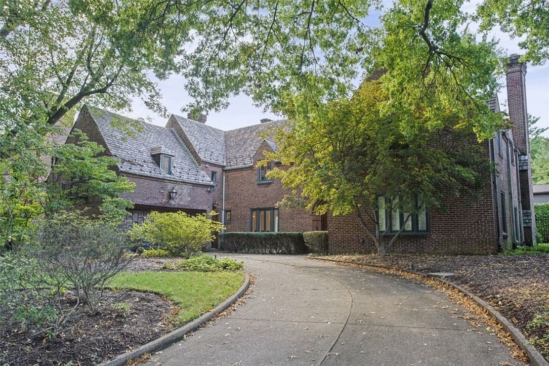 Property Photo:  5914 Braeburn Place  PA 15232 