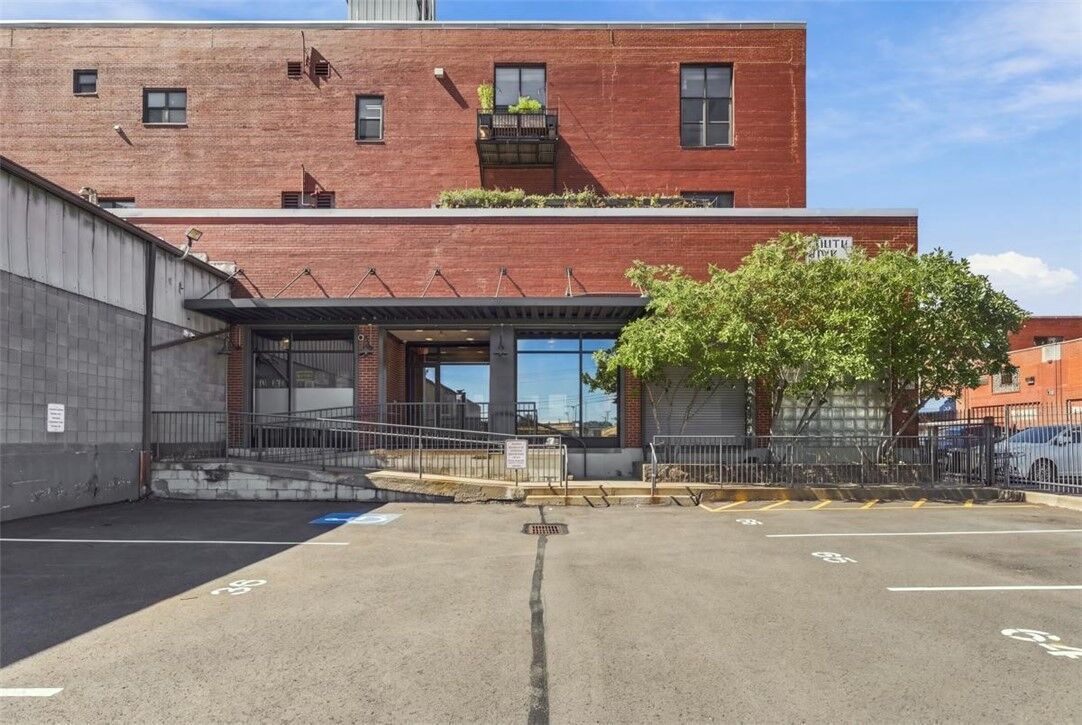 Property Photo: 2250 Mary Street 208 PA 15203