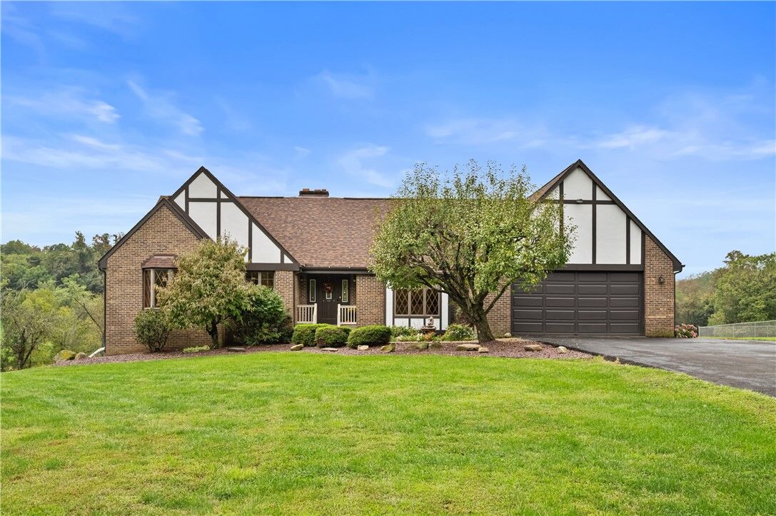 Property Photo:  435 Weddell Dr  PA 15012 