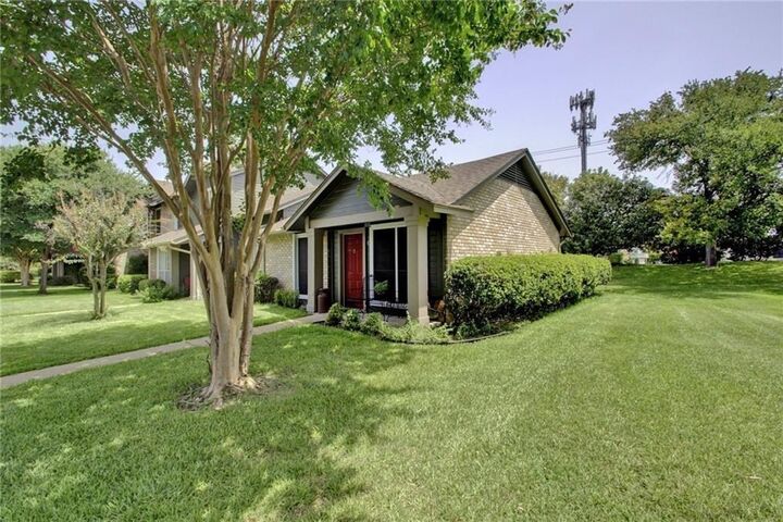 Property Photo:  1015 E Yager Lane 83  TX 78753 