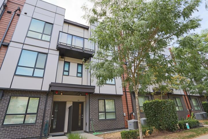 Property Photo:  19790 55A Avenue 4  BC V3A 0K6 
