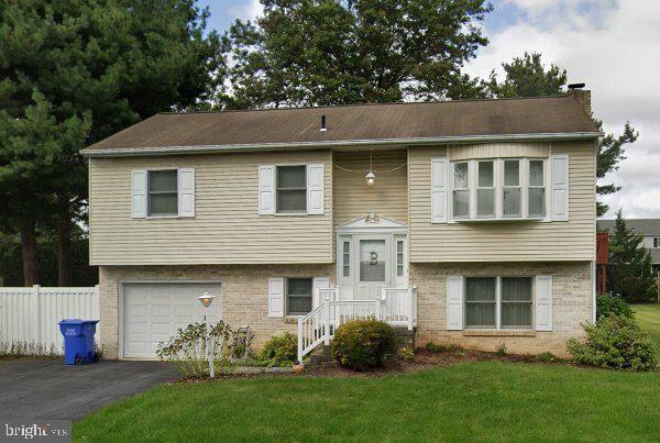 Property Photo:  44 Longview Drive  PA 17050 