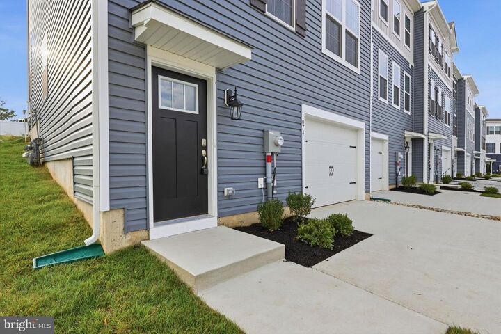 Property Photo:  1074 Meadowlark Drive  PA 18051 