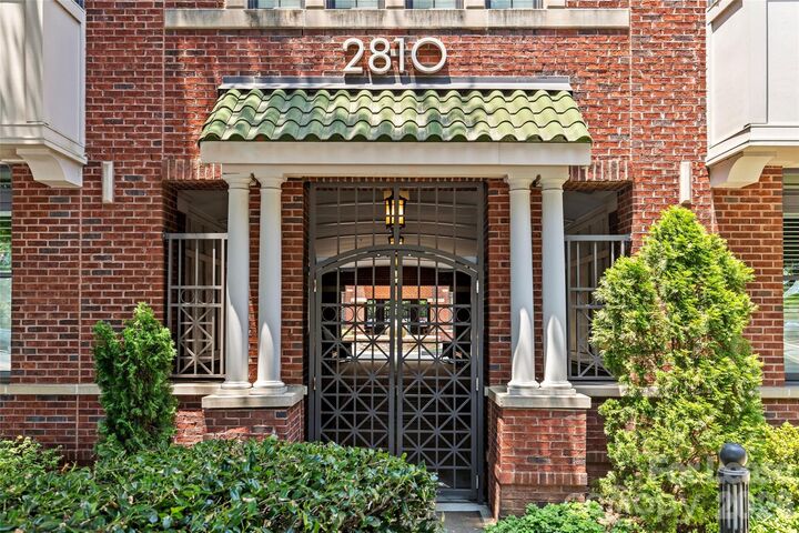 Property Photo:  2810 Selwyn Avenue 209  NC 28209 