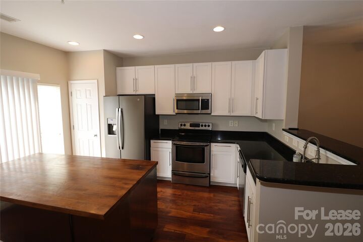 Property Photo:  524 Donatello Avenue  NC 28205 