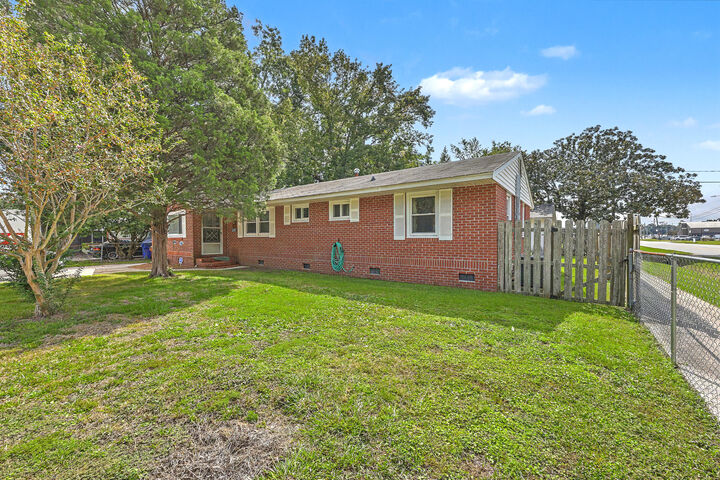 Property Photo: 4341 Spur Street SC 29405
