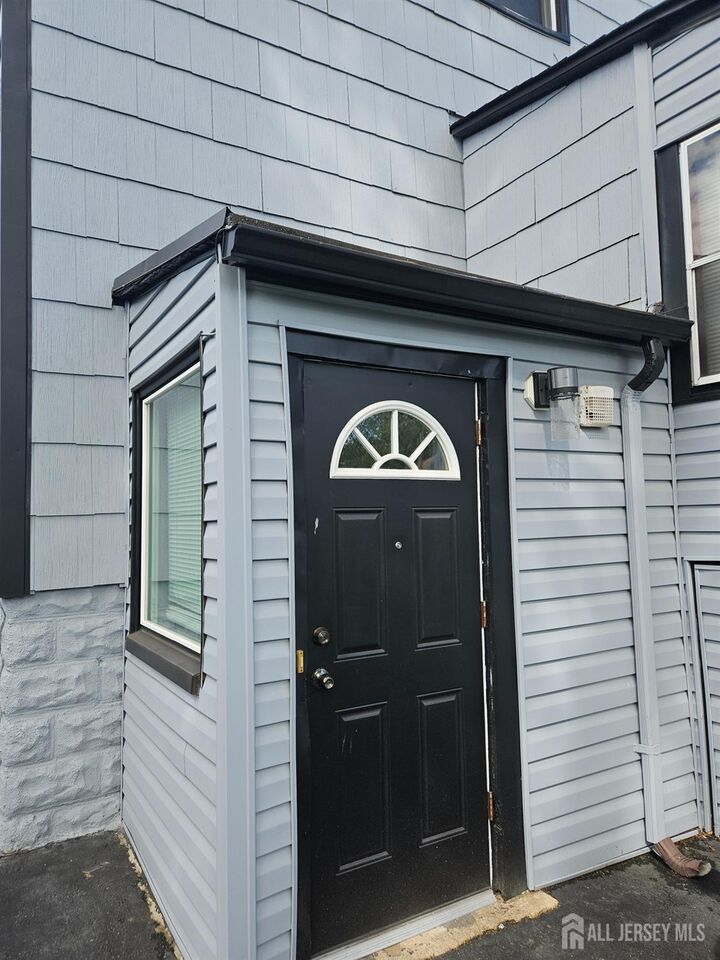 Property Photo:  582 Mereline Avenue 1  NJ 07001 
