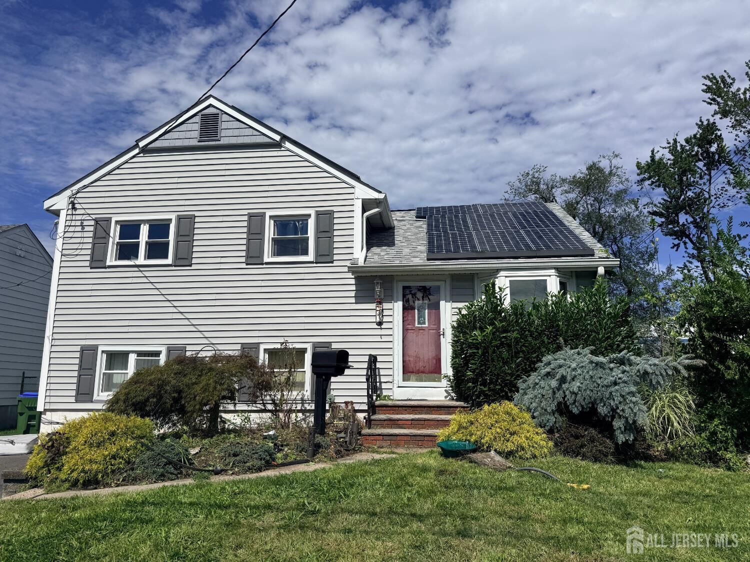 Property Photo:  43 Heathcote Avenue  NJ 08817 